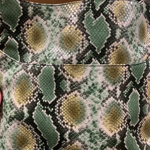 Ahdorned green snake skin crossbody - Picture 6 of 7